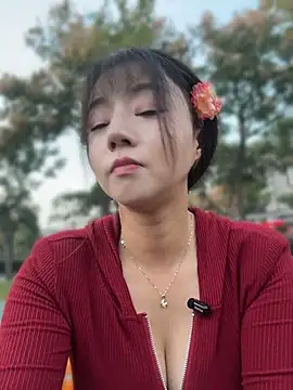 Bingbing6699 - 路边露全胸性感揉胸