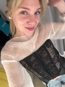 ValenciaShock - PLAY WITH MY PIERCING NIPPLES