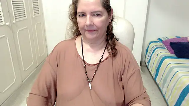 Leonela_69 - mommy is horny come play with me