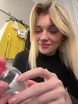 ValenciaShock - PLAY WITH MY PIERCING NIPPLES