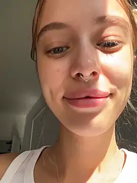 Enjoy_my_beauty - add saliva to my clit