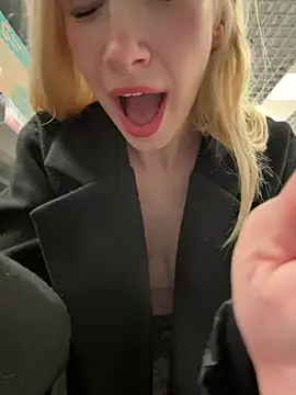 Michelle_lovique - HELP MY PUSSY SQUIRT RIGHT HERE!!!