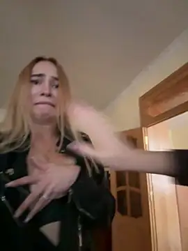 SugarDanger - take off panties+slap pussy 10x