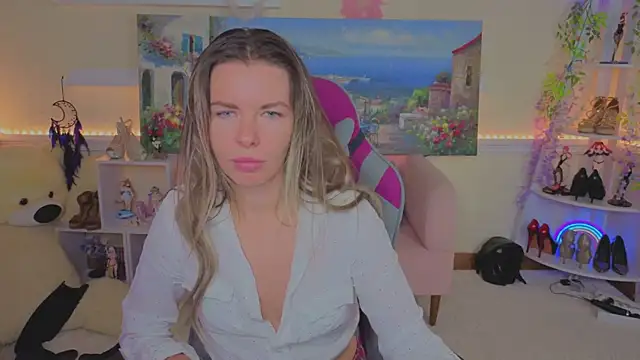 Real_Tini - PLAY WITH BOOBS CLOSE UP