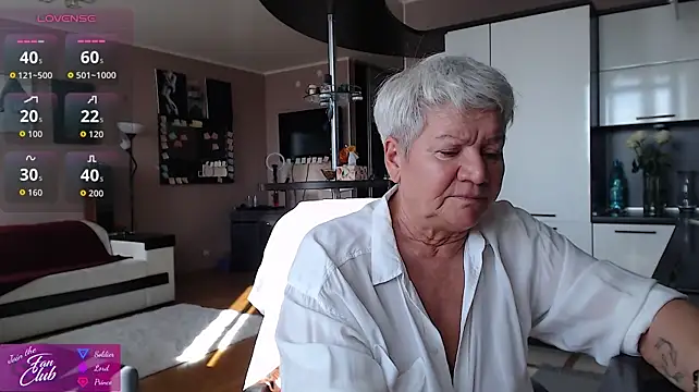 Roxana_brooks - wiggle and squeeze boobs
