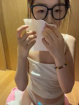 Zhenzhu443 - 随机脱一件