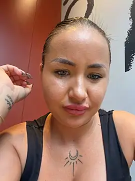 Beautydiamond - Take off my wet penties and taste it