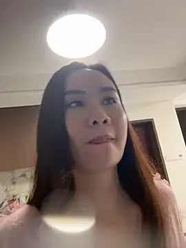 Yioyio-666 - 仿真精液摸胸诱惑2分钟