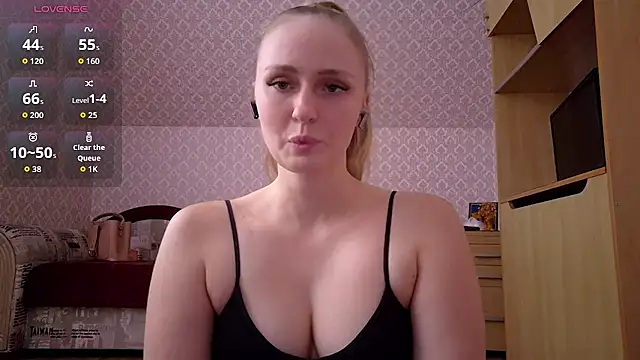LikaDoll - Dildo in pussy