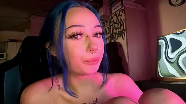 AnnieTouch - flash ass on cam