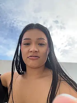 Lola_sweeet18 - flash boobs in your face love