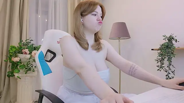 Lovly_bambi - show tits