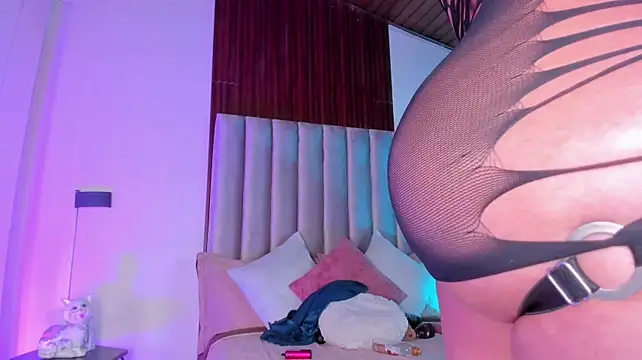 Laurenpeace23 - clap ass oil