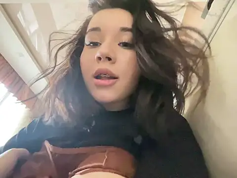 Viviaaan_n - lick fingers close to cam 1min link