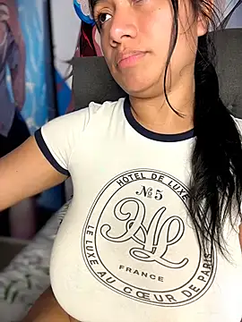 Im_Little - suck on breasts 💦😏🥵
