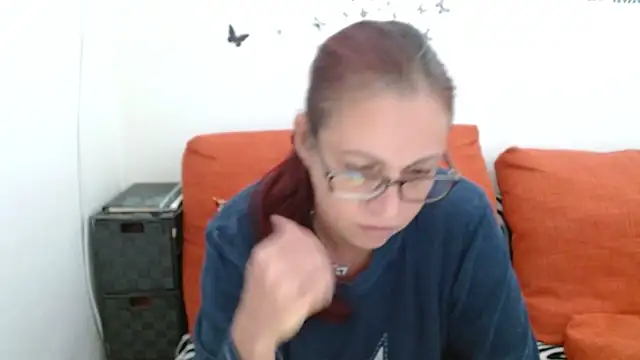 LadyHellene - bubble shower show ;)