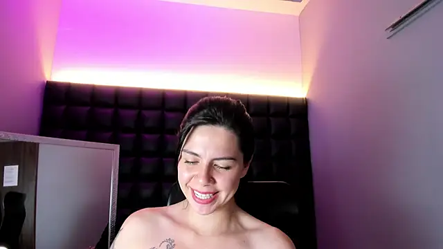 Chloe_Crysstal - Oil In All Body Naked 😈