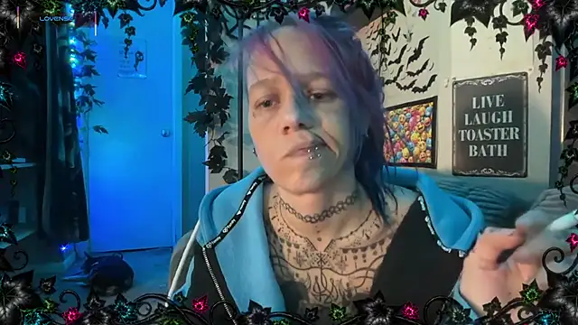 Toxlyn - get naked