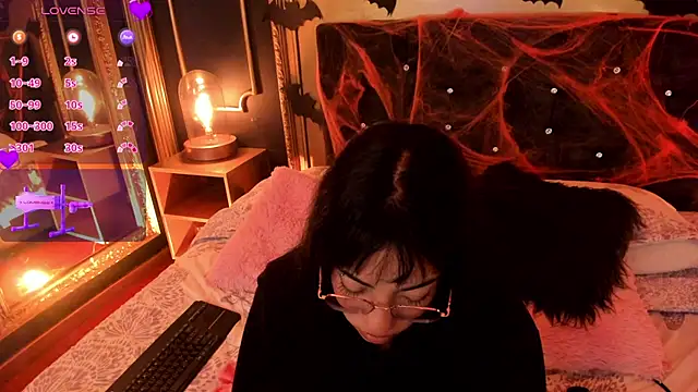EmaLittle - Flash Pussy + spank