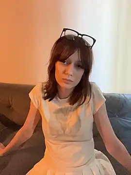 YankiGirl - Twist my nipples