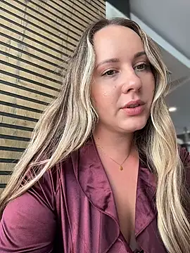 Mona_Plus - Squirt under table McDonald💦LT video💦