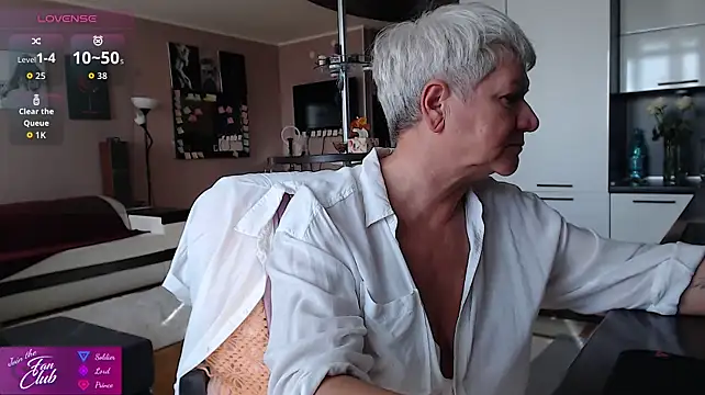 Roxana_brooks - put some oil on boobs