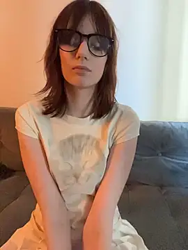 YankiGirl - Twist my nipples