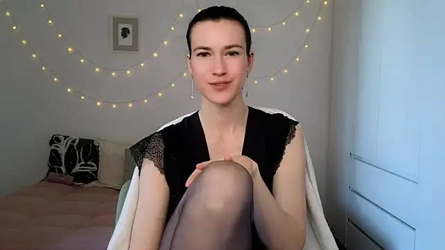 AliciaNewell - hand bra