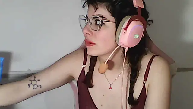 Owly_bloom - suck dildo
