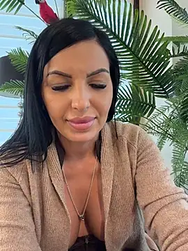 ReynaMorel - Let’s see how hot we can get 😈
