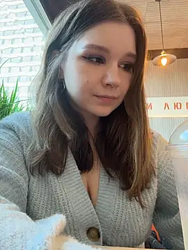 PumaShyXD - SQUIRT RIGHT IN THE CAFE UNDER TABLE