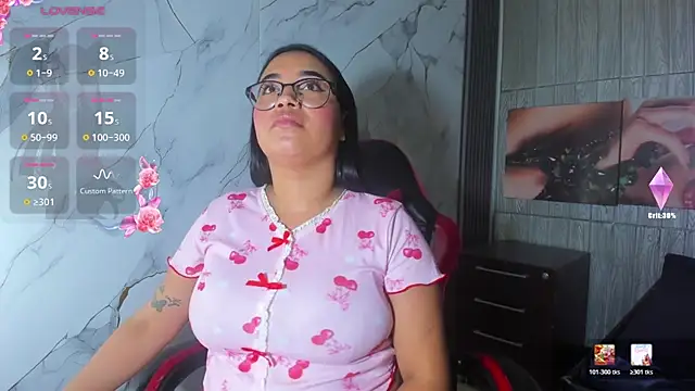 Susan_mooree - two fingers in the pussy