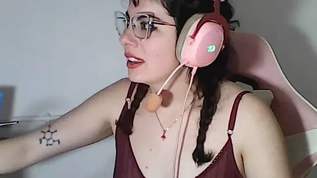 Owly_bloom - suck dildo