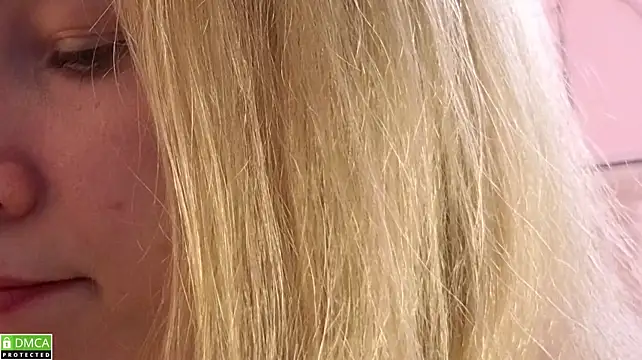 SylviaBayliss - play with my nipples