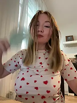 Amalie_Smith - Milk show From the chest