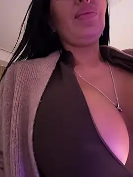 ReynaMorel - Let’s see how hot we can get 😈