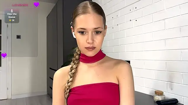 ZaidaSchwarten - Stroke my thigh over my clothes