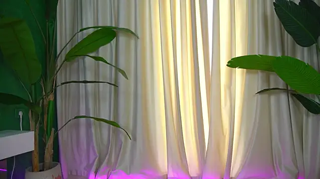 FoxieJullia - stretching my hpussy for you