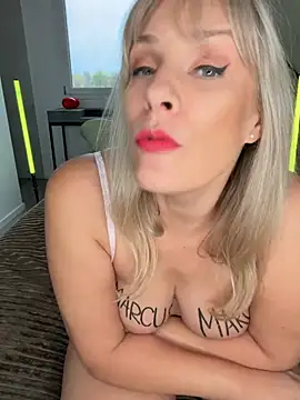 SophieFinely - VIDÉO 4 — SQUIRT EN PUBLIC 🌊 2 min