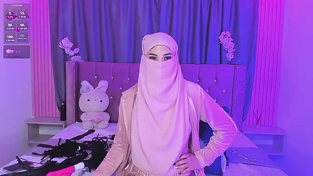 Nayla-Mouna - naked body show oil