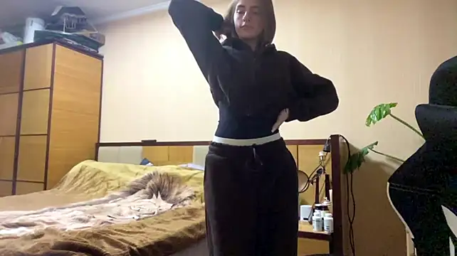 Selianderol - Sexy doggy pose on my bed!