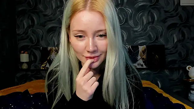 Lillie_Berry - 🎀 i lick my feet for you 🎀