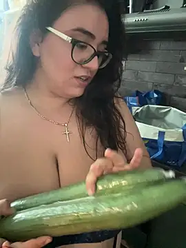 CurvyyMomy - Naked