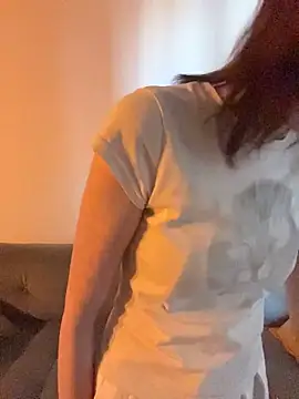 YankiGirl - Show u underboobs and slaps ^.^