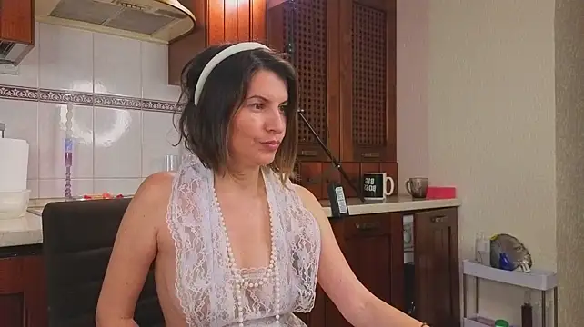 Hannahflora - Sexy bouncy boobies shake apron off