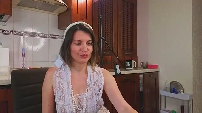 Hannahflora - Sexy bouncy boobies shake apron off