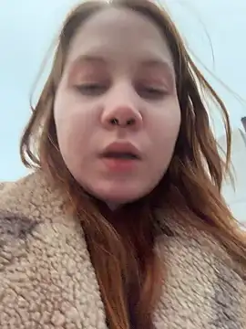 SlavicCandy - flash pussy in a public street