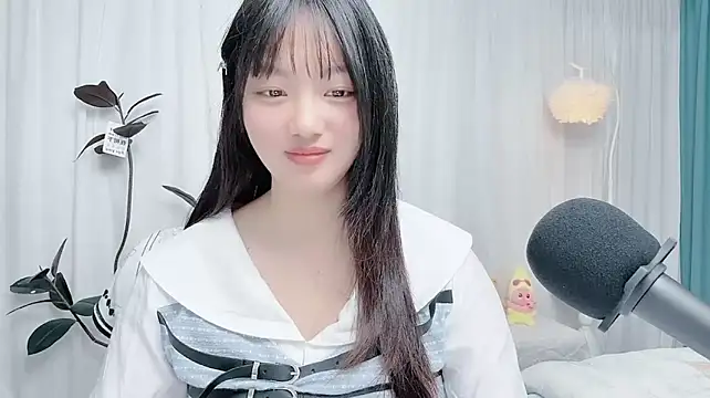 Winnie666999 - 努力让自己快乐 这句话听起来就不快乐