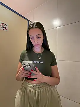 BelleLouiseVp - Shake ass