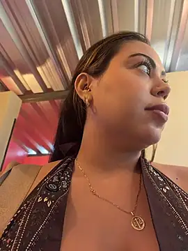 LariiHotWife - Masturbar na natureza 🔥🔥